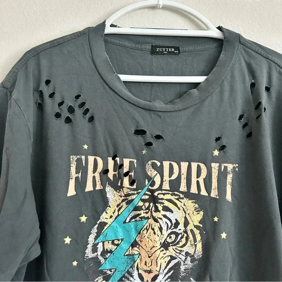 Oversizeded Distressed Graphic Tee size S/M - Picture 4 of 9